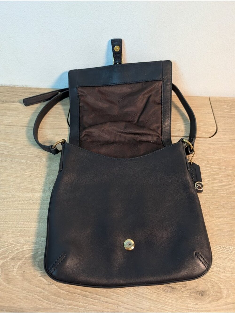 Vintage COACH Y2K Black Soft Leather M33-9592 Crossbody Strap Handbag - Picture 4 of 9